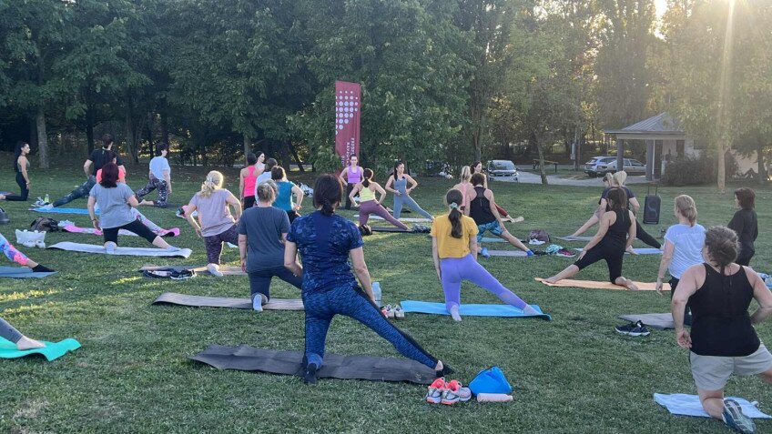 Több, mint 30 résztvevő a naplementés pilates órán!